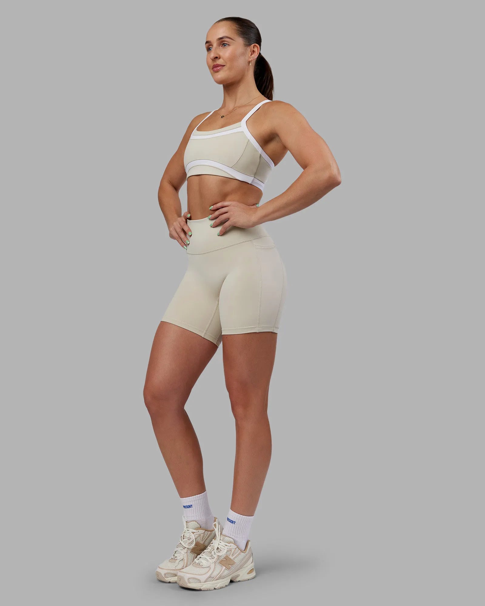 Abs Ignite Sports Bra - Shale Beige/White