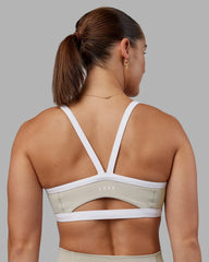 Abs Ignite Sports Bra - Shale Beige/White