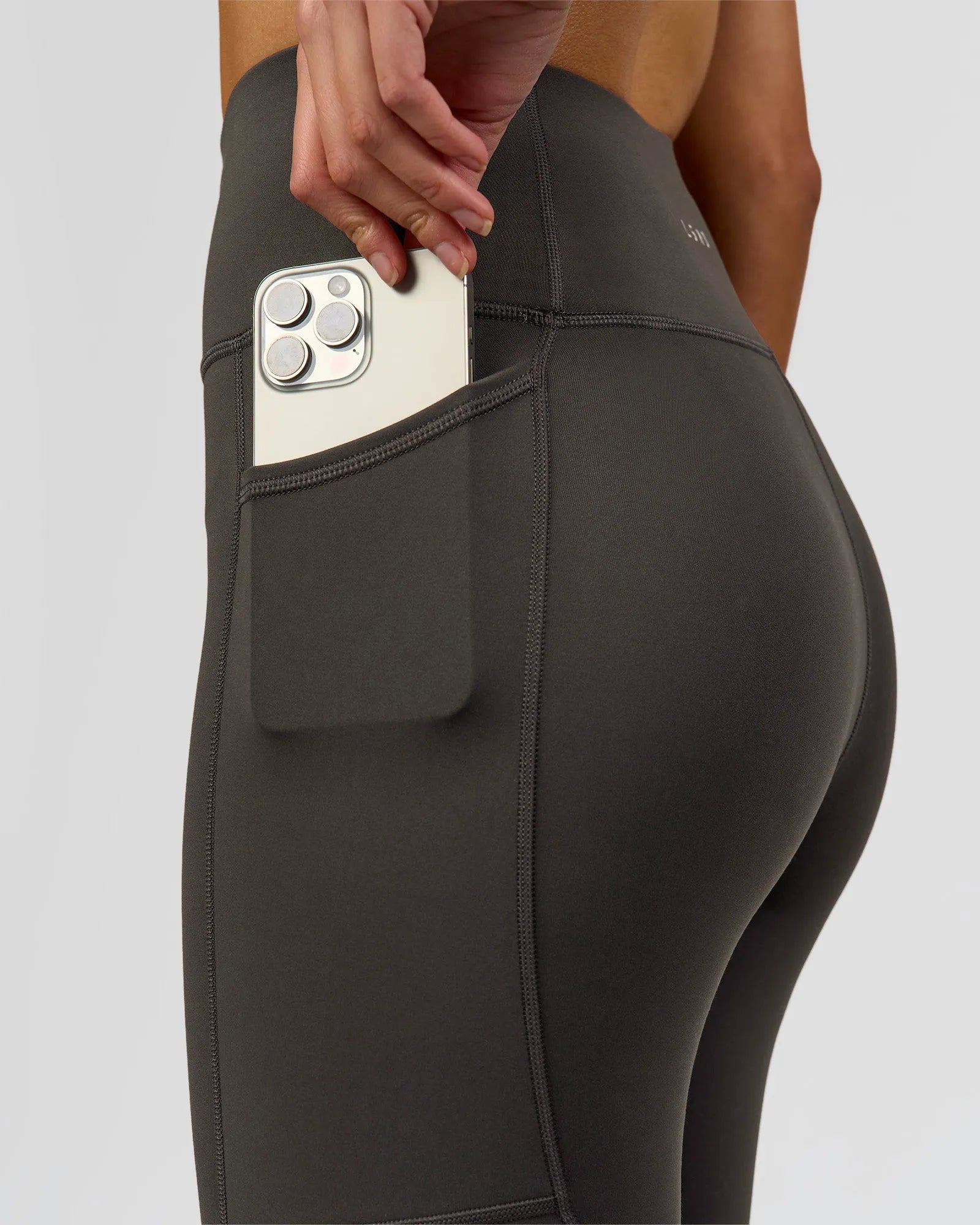 Onyx-white